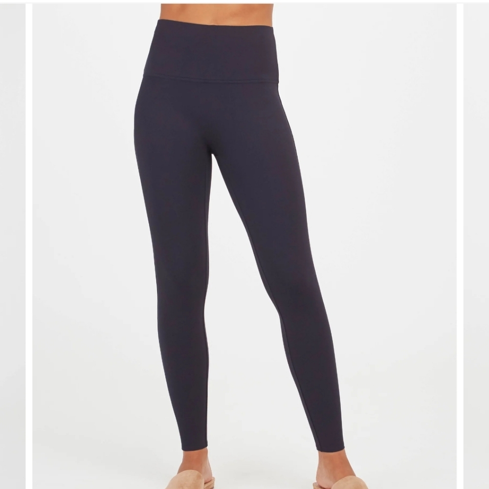 Spanx Black  Seemless Leggings Size Large